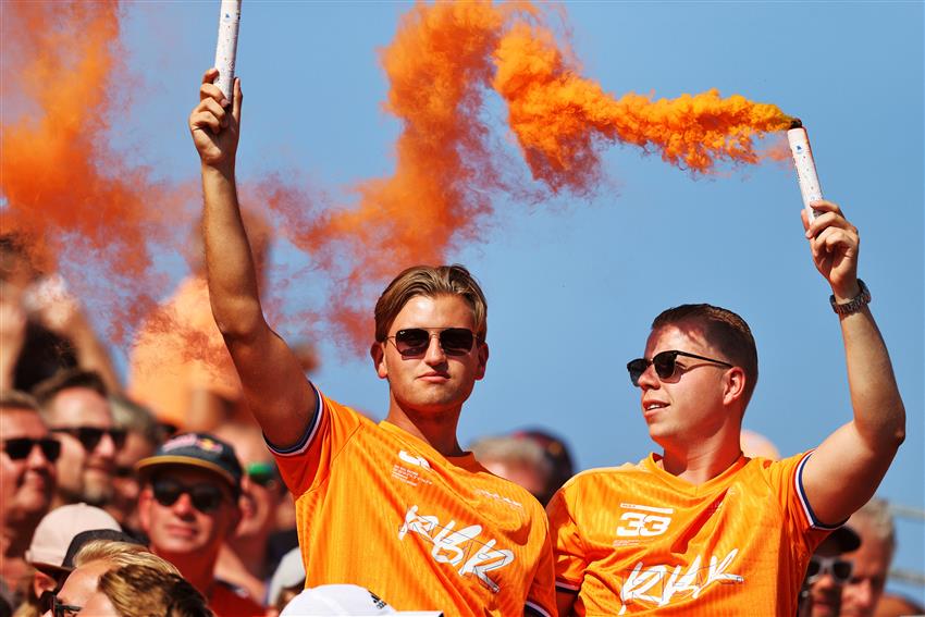 Two Dutch fans with flares